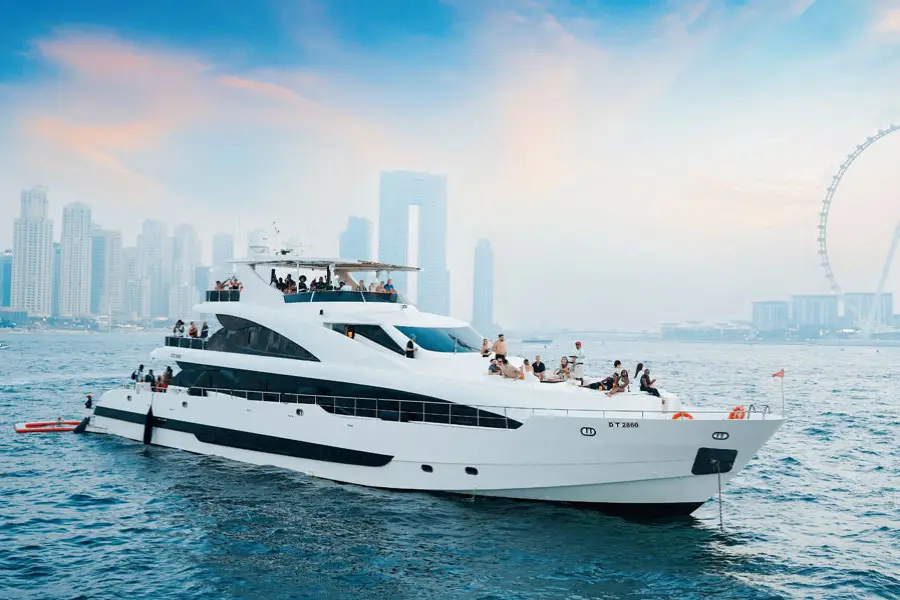 Superyacht Tour Dubai - clicktoguide